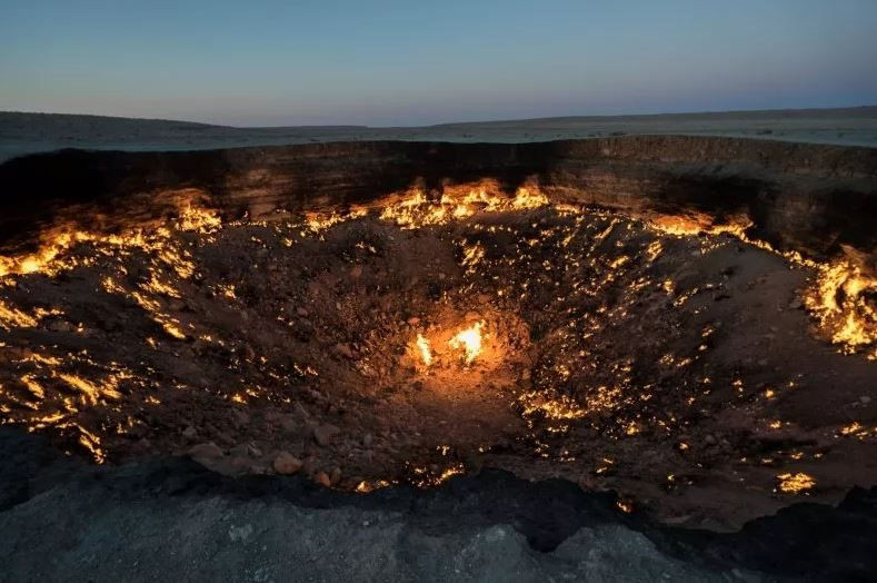 Tại một diễn đàn đầu tư quốc tế gần đây ở thủ đô Ashgabat, Bayrammyrat Pirniyazov, Viện trưởng Viện khí gas tự nhiên Turkmenistan, tiết lộ các nhà chức trách đang lên kế hoạch bịt miệng hố.