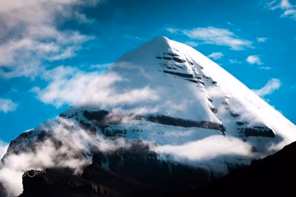 Trung Quốc bắt đầu đợt khảo sát nghiên cứu khoa học lần thứ hai trên cao nguyên Tây Tạng vào năm 2017, tập trung vào sông băng, biến đổi khí hậu, đa dạng sinh học và thay đổi về sinh thái.