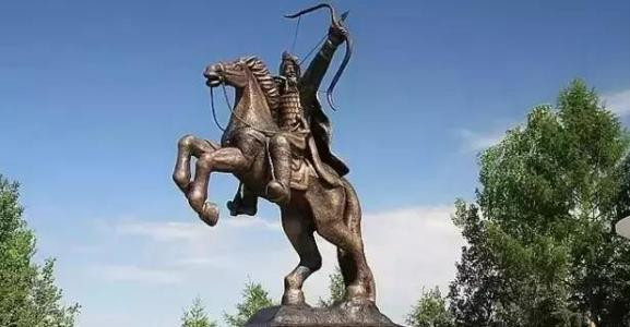 3. Ngã ngựa chết: Theo cuốn sách "Nguyên Triều Mật Sử", vào mùa thu năm 1226, Thành Cát Tư Hãn khi đang cưỡi ngựa đi săn thì vô tình gặp đàn ngựa rừng khiến con ngựa ông cưỡi bị hoảng sợ. Nó lồng lên khiến cho Thành Cát Tư Hãn bị ngã và sau đó ốm nặng.