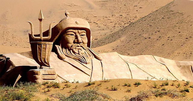 Thành Cát Tư Hãn giao cho con trai út Tolui Khan nhiệm vụ hãi hùng này. Tất cả đàn ông, phụ nữ, trẻ em và cả chó mèo đều bị tàn sát. Do lo ngại khả năng vẫn còn người sống sót, con gái của Thành Cát Tư Hãn còn yêu cầu tất cả cư dân Nishanpur phải bị chặt đầu.