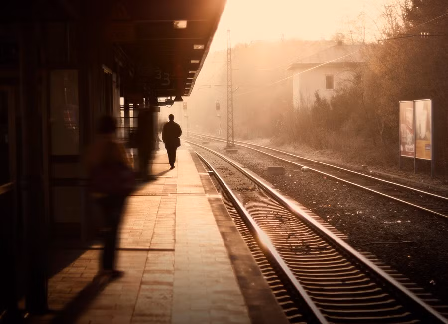 Vào ngày hôm đó, một nhà khoa học thuộc Học viện Khoa học Kiev Ukraina chuyên nghiên cứu về các hiện tượng siêu nhiên đã đứng sẵn ở gần ngã ba gần đường ray, chờ sự xuất hiện của chuyến tàu ma này.