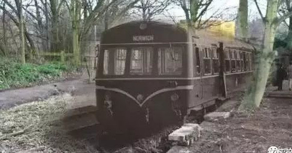 Trong Chiến tranh thế giới thứ hai, một quả bom đã phá hủy đường hầm này và sự việc tưởng chừng đã đi đến hồi kết. 