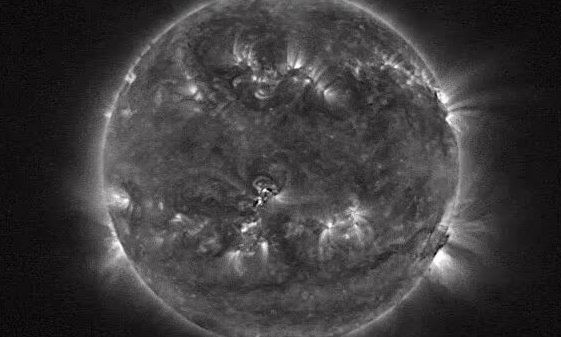 Các chuyên gia cũng quan sát được những cơn bão địa từ mạnh khác.