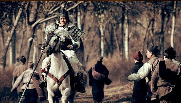 Ông có ngoại hình hùng dũng, uy phong lẫm liệt, giỏi võ nghệ và có tài thao lược, được đánh giá là bậc hổ tướng trí dũng song toàn và là một trong số những nhân vật góp công không nhỏ vào sự thành lập của nhà Thục Hán.