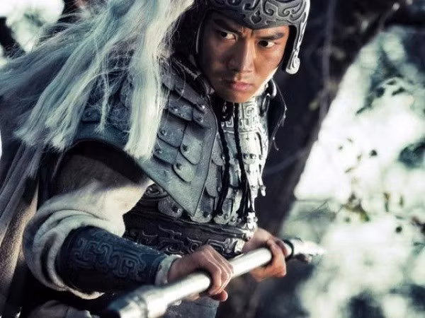 Triệu Vân tự là Tử Long, sinh tại huyện Chân Định thuộc quận Thường Sơn, nay là huyện Chính Định, tỉnh Hà Bắc, phía bắc Trung Quốc.