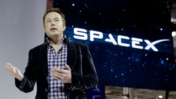 Elon Musk thành lập SpaceX vào năm 2002, một trong những mục tiêu cuối cùng của công ty này là biến nhân loại trở thành chủng loài sinh sống đa hành tinh, tạo ra một thuộc địa bền vững trên sao Hỏa.