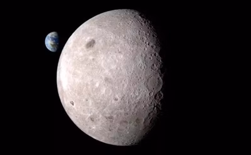 "Orion sẽ trở về Trái Đất nhanh và nóng hơn bất kỳ tàu vũ trụ nào trước đây ở 32 Mach. Với tàu con thoi, vận tốc 25 Mach tương đương 28.160 km/h", Nelson cho biết. Quá trình hồi quyển sẽ giúp kiểm chứng khả năng của tấm chắn nhiệt trong việc đảm bảo tàu vũ trụ trở về Trái Đất an toàn và bảo vệ phi hành đoàn.