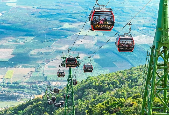 Hàng năm, khách hành hương đến viếng chùa, miếu Bà rất đông vào tháng Giêng và vào lễ vía Bà (ngày 5, 6 tháng 5 âm lịch). Người dân đến cúng bái có thể lên chùa bằng cách leo bộ 1500 bậc đá hoặc qua hệ thống cáp treo hiện đại.