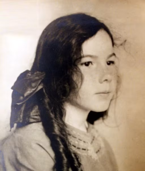 Tuy nhiên, sau khi cha mẹ ly hôn, thần đồng sống trong cảnh túng thiếu. Bà tiếp tục sáng tác rồi kết hôn. Năm 25 tuổi, bà cãi nhau với chồng rồi bỏ đi trong đêm. Kể từ đó, không ai còn nhìn thấy hay nghe tin tức về bà.