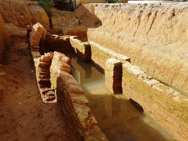 Theo các nhà khảo cổ, những loại di vật dễ bị hủy hoại ngay khi được đem lên mặt đất gồm có: các loại sản phẩm được làm từ tre, gỗ, lụa và tơ tằm. Ngoài ra còn có những loại rất dễ vỡ như đồ trang sức, đồ thủy tinh, vỏ trứng…