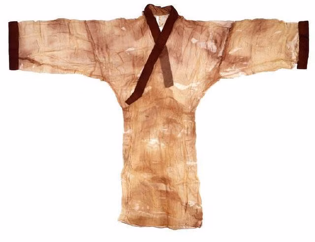 Tuy nhiên có một loại di vật mộ cổ không thể di chuyển, thậm chí chỉ cần chạm vào chúng sẽ ngay lập tức biến mất không một chút dấu vết. Vậy đó là gì?