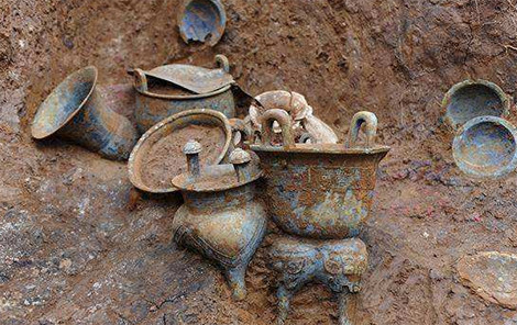 Trong các ngôi mộ cổ, các chuyên gia thường xuyên tìm thấy những món đồ vô cùng đặc biệt.