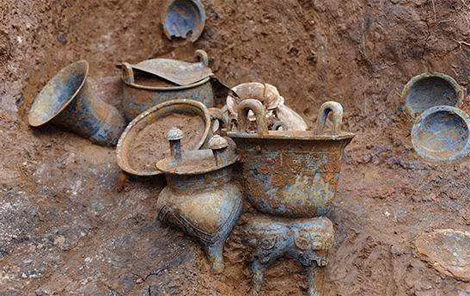 Trong các ngôi mộ cổ, các chuyên gia thường xuyên tìm thấy những món đồ vô cùng đặc biệt.