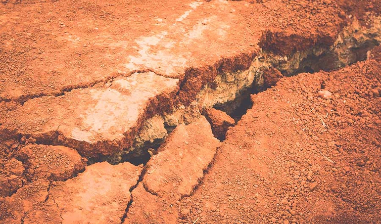 Tàu đổ bộ InSight hạ cánh trên Elysium Planitia, một đồng bằng rộng trải dài qua xích đạo của sao Hỏa, vào ngày 26/11/2018 và trang bị địa chấn kế cực nhạy do Cơ quan vũ trụ Pháp (CNES) chế tạo.