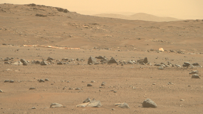 Cagri Kilic, nhà nghiên cứu sau tiến sĩ tại Đại học Tây Virginia, Mỹ ước tính con người đã tạo ra 7.119 kg rác trên sao Hỏa trong 50 năm khám phá qua. Ông đã cộng khối lượng của tất cả phương tiện từng phóng đến sao Hỏa (9.979 kg) và trừ đi cân nặng của các phương tiện đang hoạt động trên bề mặt hành tinh này (2.860 kg).