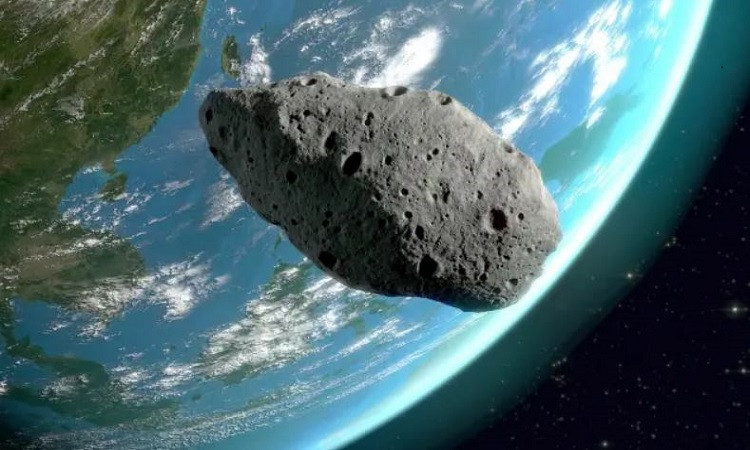 Tốc độ và khoảng cách này được đánh giá là an toàn với Trái Đất. Các nhà thiên văn học lần đầu tiên phát hiện thiên thạch này vào năm ngoái và ước tính kích thước của nó vào khoảng 37-83 m, bằng hoặc lớn hơn một con cá voi xanh.