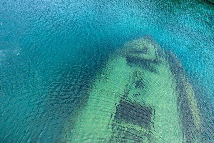 Họ không tìm thấy hài cốt người nào dưới xác tàu, cho thấy thủy thủ đoàn đã lên được bờ khi con tàu mắc cạn cách bờ biển một đoạn ngắn.