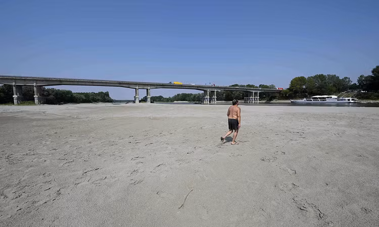 "Nỗi lo chính của chúng tôi trước đây là lũ lụt, nhưng bây giờ chúng tôi lại lo nó sẽ biến mất", cư dân Alessio Bonin chia sẻ.