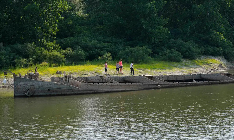 Con tàu đắm Thế chiến 2 dài gần 50m, có tên là Zibello, từng được sử dụng để vận chuyển gỗ trong Thế Chiến 2 trước khi bị nhấn chìm năm 1943.