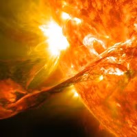 “Các đa giác và các xoáy riêng lẻ tạo thành lốc xoáy đã ổn định trong bốn năm kể từ khi Juno phát hiện ra chúng,” nhóm nghiên cứu nói thêm. "Các mô hình đa giác quay chậm, hoặc gần như không xoay... Ngược lại, Sao Thổ chỉ có một xoáy thuận ở mỗi cực."