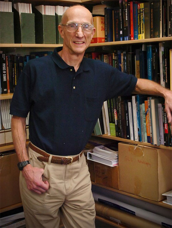 Để có được kết quả rõ ràng hơn về cách các đa giác hình thành và ổn định như vậy, Ingersoll và các đồng nghiệp của ông đã tiến hành đo gió và động lực của thời tiết ngoài Trái đất bằng thiết bị Jovian InfraRed Auroral Mapper (JIRAM) của Juno.