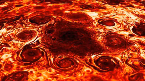 Những bức ảnh về sao Mộc được tàu vũ trụ Juno chụp và gửi về đã làm sáng tỏ dần nhiều bí ẩn trên hành tinh này. Một cơn bão lớn bao gồm 8 cơn lốc xoáy xung quanh tại cực Bắc. Trong khi đó, một cơn bão khác cũng được bao quanh bởi 5 cơn lốc tương tự, ở cực Nam.