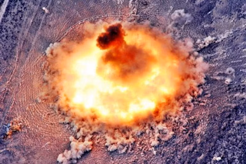 FOAB không tạo ra bụi phóng xạ như vũ khí hạt nhân và nó đã được sử dụng trong cuộc đua vũ trang giữa Mỹ và Nga.