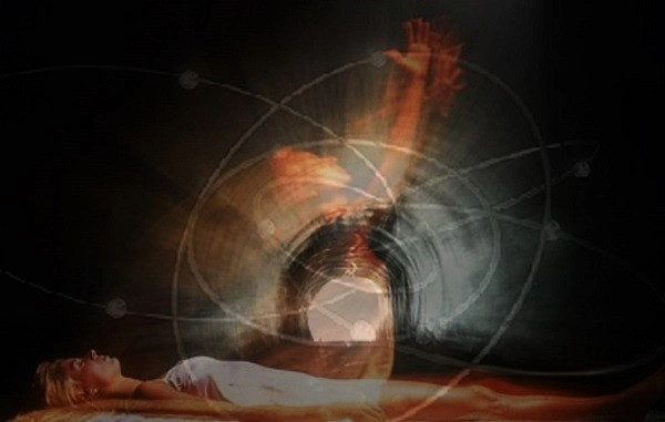 Một nữ bệnh nhân là Catherin đã tìm đến bác sĩ Vass để than phiền về những cơn sợ hãi, nỗi ám ảnh, tính cáu bẳn của mình. Cô sợ nước, sợ bóng tối, không gian kín, sợ đi máy bay và luôn bị hành hạ bởi nỗi sợ cái chết.