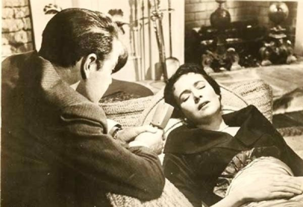 Vài giây sau, Catherine nhìn thấy mình là một cô gái 18 tuổi với mái tóc vàng tết đuôi sam và sống trong một căn nhà nhỏ bụi bặm, nóng bức, không có nước. Cô đã miêu tả tỉ mỉ mọi thứ xung quanh và nhớ lại tên mình kiếp trước là Eronda và quãng thời gian khi đó là năm 1869.