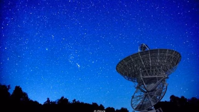 Theo Garrett, đây là một mối đe dọa nhỏ nhưng cũng phải giảm thiểu rủi ro nếu bị một chủng tộc ngoài hành tinh thù địch phát hiện. Về việc ngăn chặn sự rò rỉ tín hiệu của chúng ta, ông cho biết có thể ngừng sử dụng sóng vô tuyến như một hình thức liên lạc và cố gắng truyền mọi thứ qua cáp quang và cáp ngầm. Tuy nhiên, điều đó không hữu ích lắm vì lợi ích của công nghệ điện thoại di động là “bạn có thể sử dụng nó bất kể bạn ở đâu”.