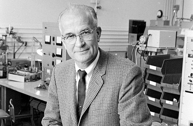 1. William Shockley, người đã giành giải Nobel năm 1956 với phát minh bóng bán dẫn đã bị loại khỏi danh sách nghiên cứu dài hạn về thiên tài vì điểm IQ của ông không đủ cao.