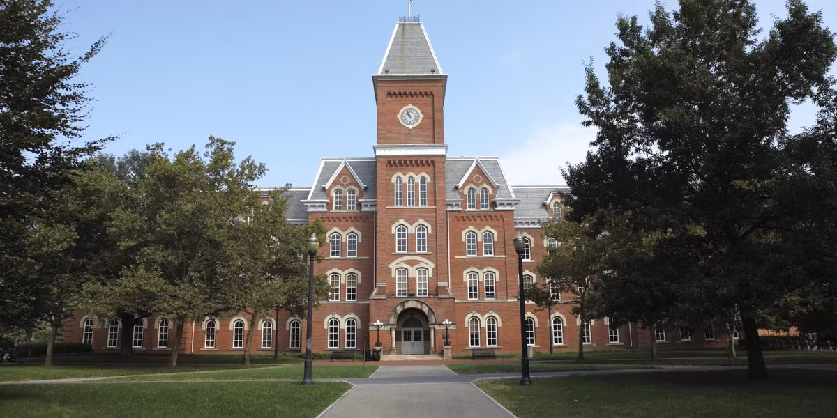 9. Là một thiên tài không có nghĩa là bạn sẽ có nguồn tài chính dồi dào. Một nghiên cứu của Trung tâm nghiên cứu nguồn nhân lực tại Đại học Bang Ohio cho thấy những người IQ thấp có khả năng tiết kiệm tiền không thua gì người có IQ cao.