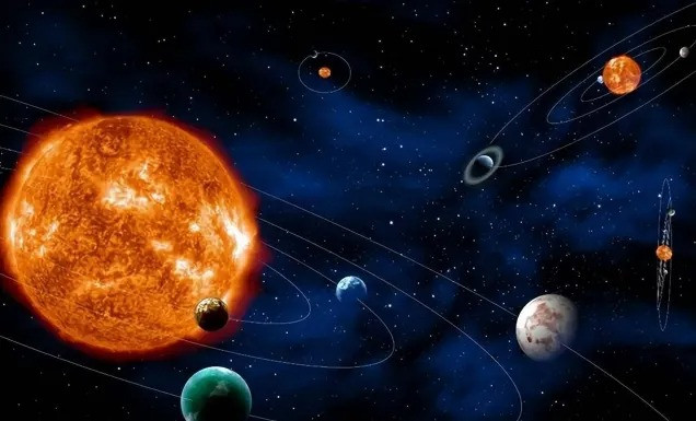 Theo NASA, các hố đen sao điển hình (loại hố đen nhỏ nhất mà giới thiên văn quan sát được) nặng gấp 3 - 10 lần Mặt Trời, và con số này có thể lên tới 100 lần. Hố đen sẽ trở nên nặng hơn khi nuốt khí bụi xung quanh, thậm chí nuốt cả ngôi sao đồng hành nếu nó từng nằm trong một hệ sao đôi.