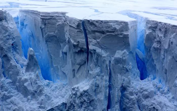 Trên khu vực nghiên cứu rộng 26 km vuông, nhóm nghiên cứu tìm thấy 41 hố dốc trước đây không tồn tại. Các hố có hình tròn hoặc oval, sâu trung bình 6,7 m. Thay đổi lớn nhất là một vùng lõm sâu 29 m, dài 225 m và rộng 95 m, lớn ngang một khu phố với nhiều tòa nhà 6 tầng.