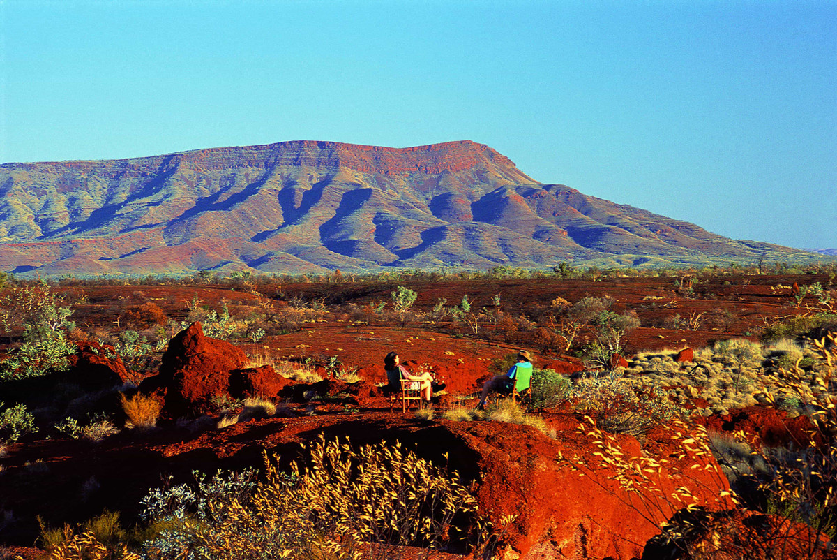 2. Dãy Hamersley – 3,4 tỷ năm tuổi. Dãy núi Hamersley được ước tính khoảng 3,4 tỷ năm tuổi. Nó nằm ở Tây Úc và được biết đến với tài nguyên khoáng sản và địa chất vô cùng phong phú, độc đáo.