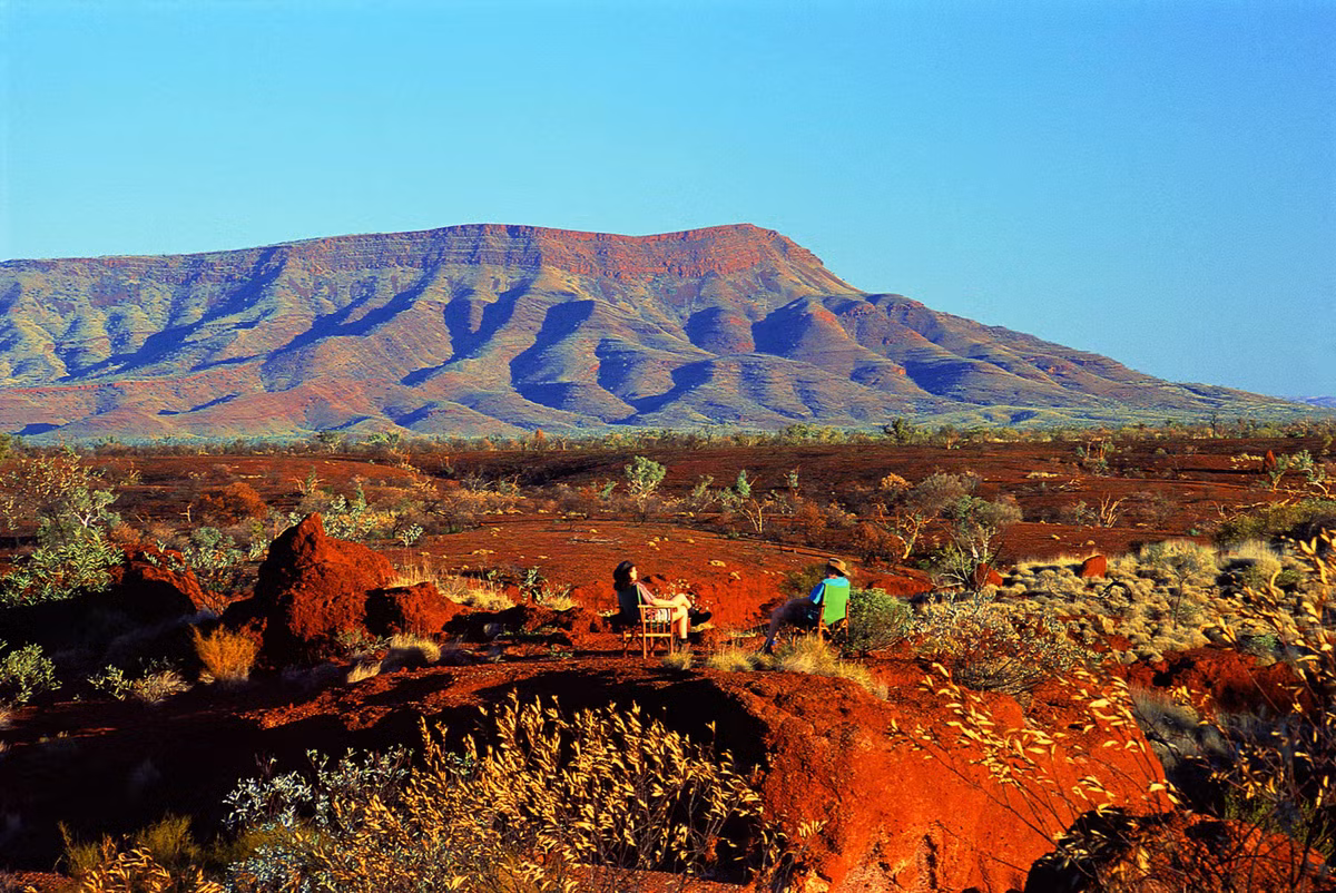 2. Dãy Hamersley – 3,4 tỷ năm tuổi. Dãy núi Hamersley được ước tính khoảng 3,4 tỷ năm tuổi. Nó nằm ở Tây Úc và được biết đến với tài nguyên khoáng sản và địa chất vô cùng phong phú, độc đáo.