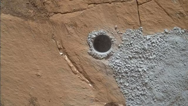 Theo các nhà nghiên cứu, khoáng vật này có thể có nguồn gốc từ một vụ phun trào núi lửa bất thường. Trên thực tế, khoáng vật này vốn thường chỉ xuất hiện trên Trái Đất, nhưng có thể đã được hình thành trên sao Hỏa cách đây hơn 3 tỷ năm.