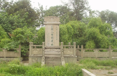 Khi đó, Lưu Bá Ôn đã bị sốc nặng trước khả năng tiên tri trước cả nghìn năm của Gia Cát Lượng. Ông lập tức cho phong tỏa ngôi mộ này, ngày đêm thờ cúng chân dung Gia Cát Lượng tại nhà để tỏ lòng thành kính.