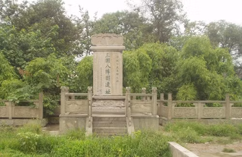 Khi đó, Lưu Bá Ôn đã bị sốc nặng trước khả năng tiên tri trước cả nghìn năm của Gia Cát Lượng. Ông lập tức cho phong tỏa ngôi mộ này, ngày đêm thờ cúng chân dung Gia Cát Lượng tại nhà để tỏ lòng thành kính.