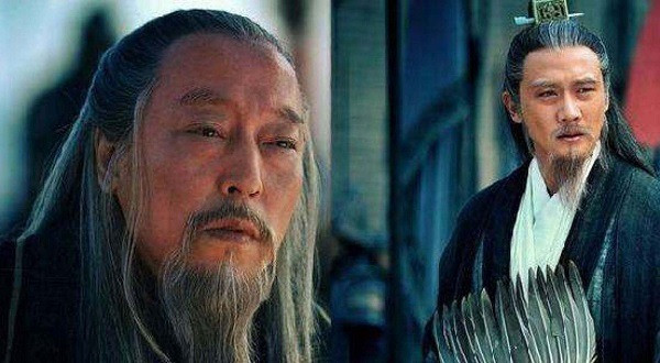 Khương Duy, đương thời là một vị tướng bên phe Tào Ngụy ở quận Thiên Thủy, khi đó đang cùng Thái thú Mã Tuân tháp tùng Thứ sử Ung Châu Quách Hoài tuần sát các vùng. Được tin 3 quận phản Ngụy, Quách tức tốc trở về đất Thượng Khuê (Cam Túc) phòng ngự. Vì Mã Tuân nghi ngờ Khương Duy có ý tạo phản, nên cũng bỏ y lại mà chạy về Thượng Khuê.