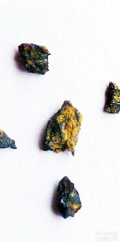 Các dấu hiệu bao gồm thành phần hóa học và hoa văn trên mảnh đá Hypatia cho thấy chúng chứa những vật liệu từ đám mây bụi và khí bao quanh các siêu tân tinh loại Ia.