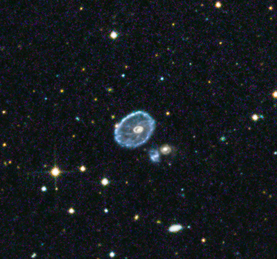 Vòng ngoài này đã mở rộng vào vũ trụ trong khoảng 400 triệu năm nay. Trong quá trình đó, nó va đập với khí bụi xung quanh, kích hoạt sự hình thành sao.