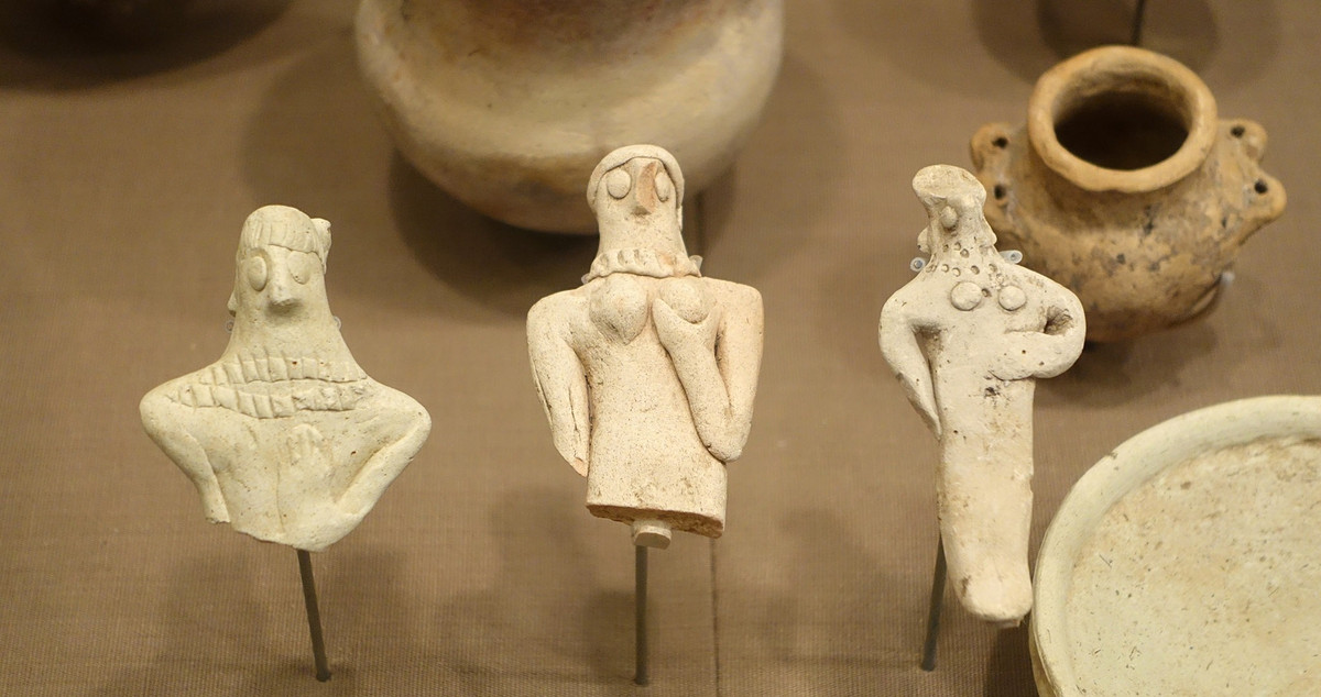 Không như nhiều đế chế sụp đổ vì chiến tranh, bệnh dịch, đế chế Akkadian đầu tiên của nhân loại sụp đổ vì chính hiểm họa mà con người hơn 4.000 năm sau vẫn phải đối mặt, đó chính là: Biến đổi khí hậu.