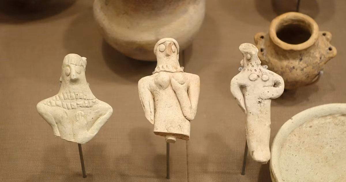 Không như nhiều đế chế sụp đổ vì chiến tranh, bệnh dịch, đế chế Akkadian đầu tiên của nhân loại sụp đổ vì chính hiểm họa mà con người hơn 4.000 năm sau vẫn phải đối mặt, đó chính là: Biến đổi khí hậu.