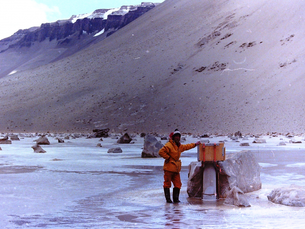 Corien Bakermans, nhà vi sinh vật học từ Đại học Penn State cho biết, hồ Don Juan được coi như một ví dụ về một nơi trên Trái Đất mà chúng ta cho là có tồn tại sự sống, nhưng lại không thể xác định được là có sự hiện diện đó hay không?