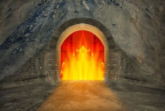 Thành phố Hierapolis nằm trong một khu vực địa chất mạnh mẽ. Khoảng 2.200 năm trước, các suối nước nóng ở đây được cho là có khả năng chữa bệnh. Tuy nhiên, một khe nứt sâu dưới Hierapolis thường xuyên phun ra carbon dioxide (CO2) dưới dạng sương mù có thể nhìn thấy bằng mắt thường.