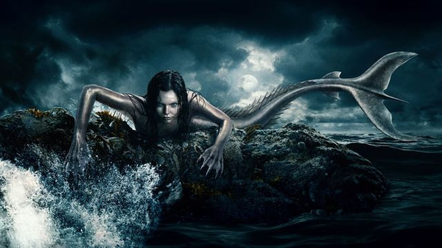 9. Siren. Trong truyện Hy Lạp cổ đại, Siren - nàng tiên với giọng hát huyền bí - là sinh vật với đầu và thân trên của một người phụ nữ còn chân và đuôi là của một con chim.