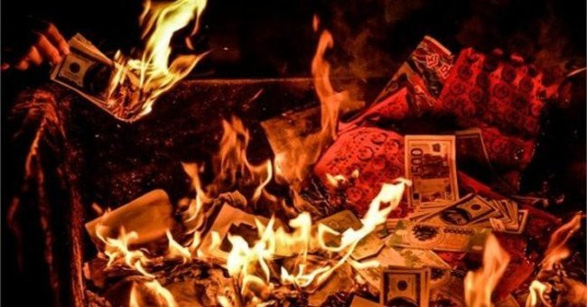 Người dân cũng quan niệm rằng, tháng cô hồn là tháng ma quỷ, không đem lại may mắn nên hầu hết các công việc cưới hỏi, khởi công xây dựng, mua sắm, đi xa,… đều tránh tháng 7. Vậy những việc nào nên làm trong tháng cô hồn?