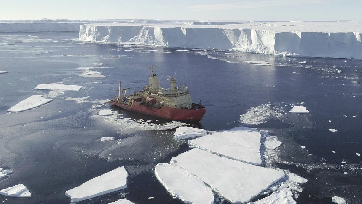 Tuy nhiên, các nhà khoa học cần kiểm tra xem nhiệt độ khác thường đã thay đổi môi trường xung quanh Conger như thế nào. "Chúng ta cần tìm hiểu thêm xem giai đoạn ấm áp bất thường này ảnh hưởng đến sự tan chảy ở vùng Đông Nam Cực ra sao", Mackintosh nói.