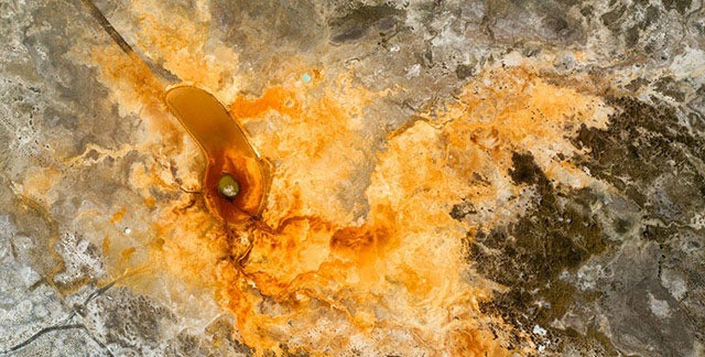 Các chuyên gia tin rằng sự hình thành của Suối Aiken có liên quan đến các đợt đứt gãy sâu bên trong lòng đất trong thời kỳ cổ đại. Tọa lạc ở phía bắc của cao nguyên Thanh Hải - Tây Tạng, tỉnh Thanh Hải là một vùng có hoạt động địa chất mạnh mẽ.